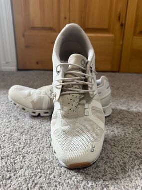 On Running White Lightweight Cloud Running Shoes